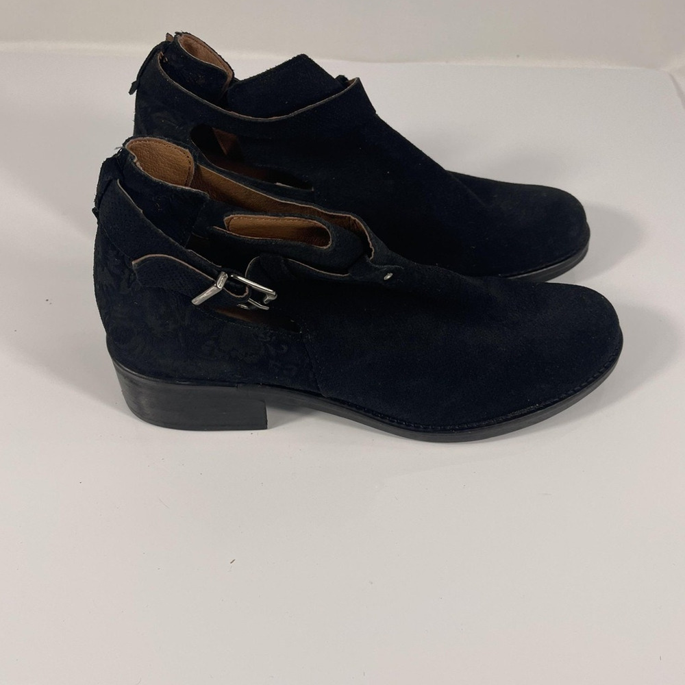 Tara M Keegan Women's Size 9 Floral Embossed Buckle Cut Out Suede Ankle Booties